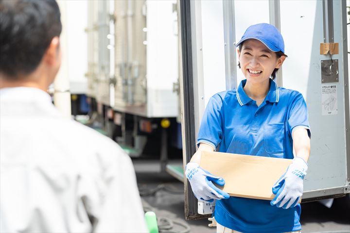 《浜松市中区》週払いOK・3ｔ車での自動販売機への飲料配送ドライバー！（週休2日・AT限定）