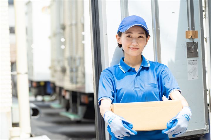 《京田辺市》週払いOK・3ｔ車でのチルド商品等の店舗配送ドライバー！（高収入・シニア活躍）