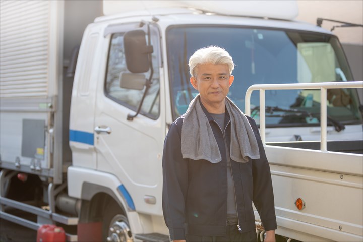 《千葉市美浜区》週払いOK・4ｔ車での段ボールメインの回収ドライバー！（Web面接OK・週1のみ）