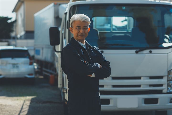 《本庄市》週払いOK・3ｔ車での建築現場への木材の配送ドライバー！（Web面接OK・シニアOK）