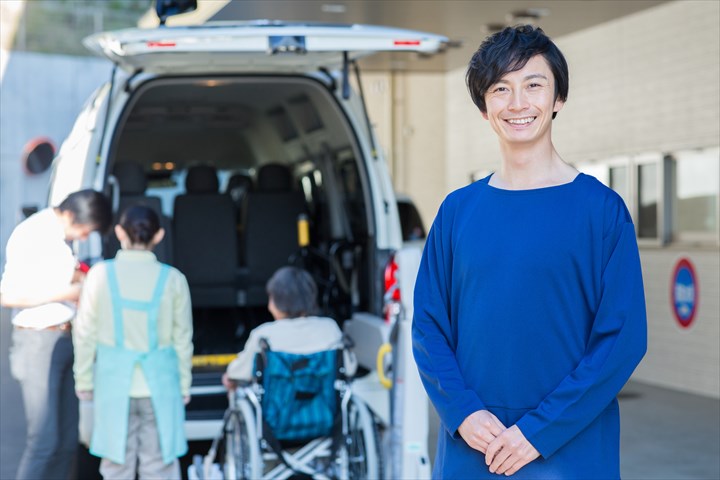 《葛飾区》週払いOK・普通車でのデイサービス利用者宅から施設間の送迎ドライバー！（Web面接OK・高時給）