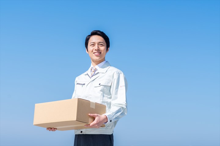 《成田市》週払いOK・4ｔ車での段ボールケースの配送ドライバー！（土日祝休み・日勤）