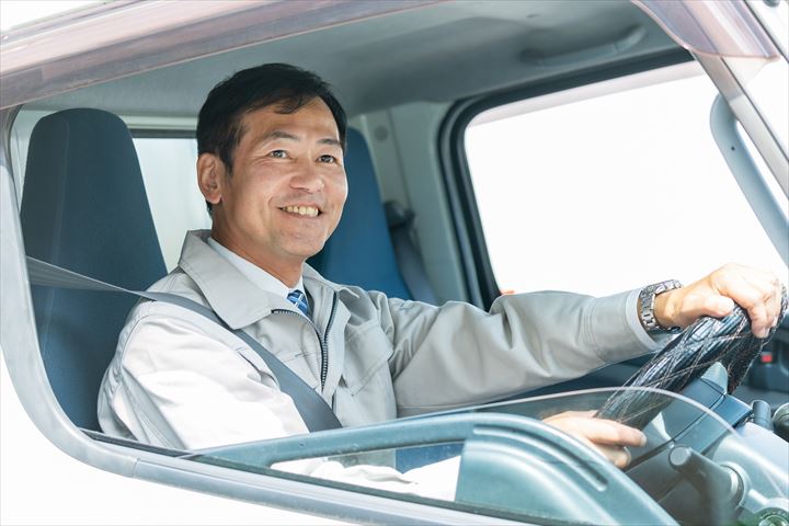 《宮崎市》週払いOK・1ｔ～2ｔ車での自動販売機の設置やゴミ回収ドライバー！（週休2日・日勤）