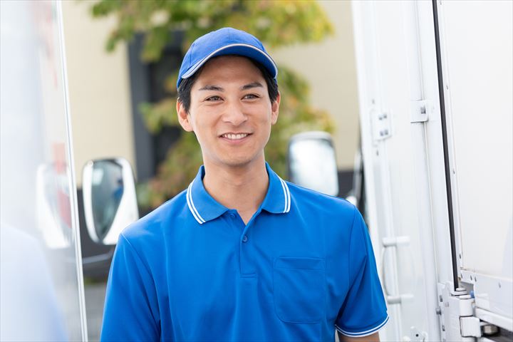 《足柄上郡中井町》週払いOK・4ｔ車での問屋への2温帯食材の配送ドライバー！（Web面接OK・土日祝休み）