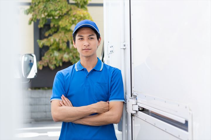 《川口市》週払いOK・3ｔ車での食品や飲料の店舗配送ドライバー！（高収入・週休2日）