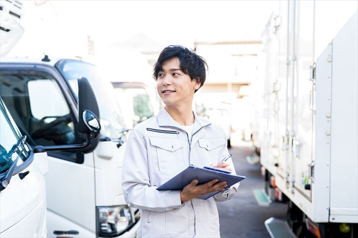 《入間郡三芳町》週払いOK・4ｔ車でのスーパーで扱う野菜の配送ドライバー！（固定休み・負担少なめ）