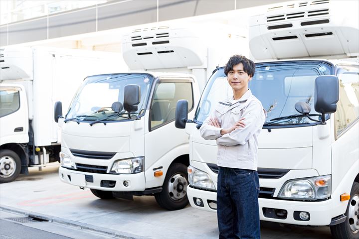 《大阪市住之江区》週払いOK・3ｔ車でのチルドやドライ商品のコンビニ配送ドライバー！（Web面接OK・週休2日）