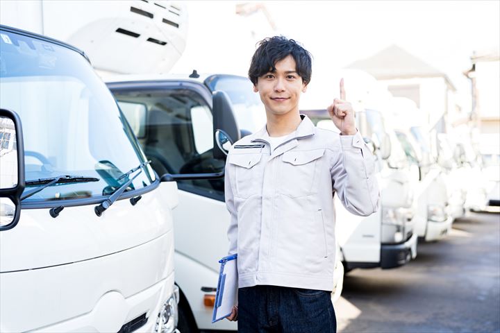 《板橋区》週払いOK・2ｔ車でのホテルへのリネン品集配ドライバー！（Web面接OK・短時間20:00～1:00）