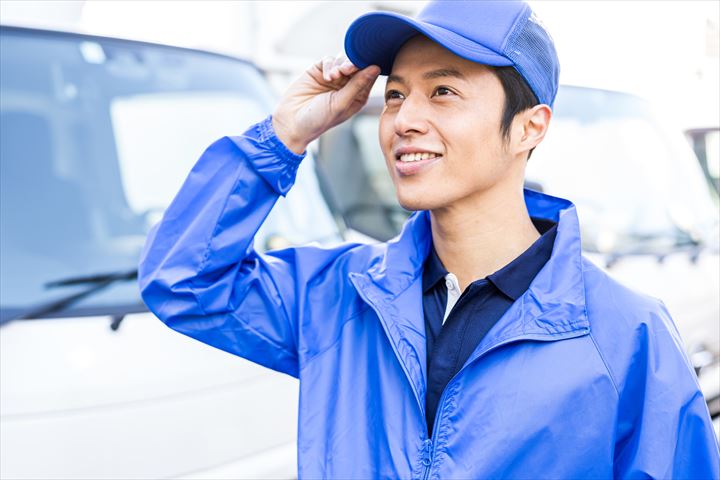 《愛西市》週払いOK・3ｔ車でのチルド品のコンビニ配送ドライバー！（Web面接OK・未経験OK）