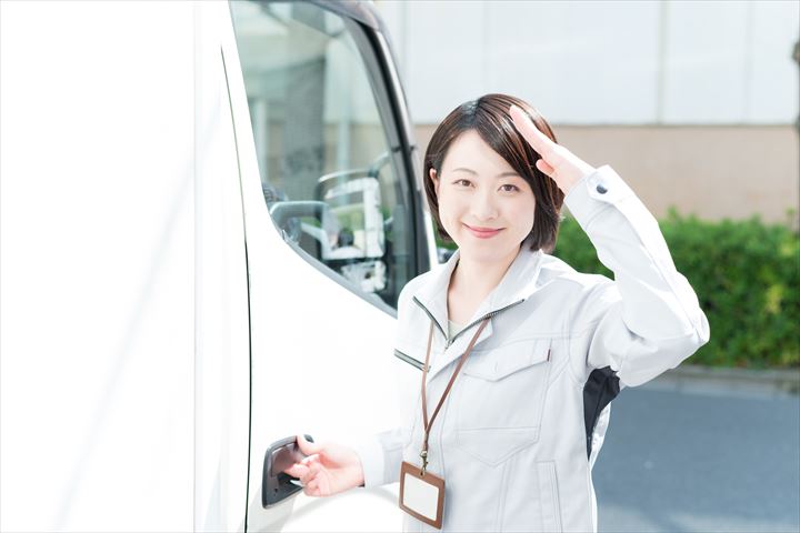 《愛西市》週払いOK・2ｔ車での菓子類の店舗配送ドライバー！（Web面接OK・高時給）