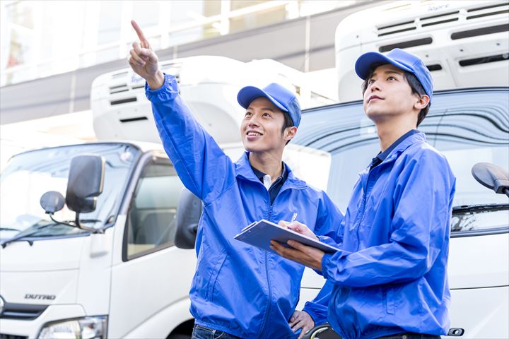 《松戸市》週払いOK・4ｔ車でのスーパーへの食品配送ドライバ―！（Web面接OK・週休2日）