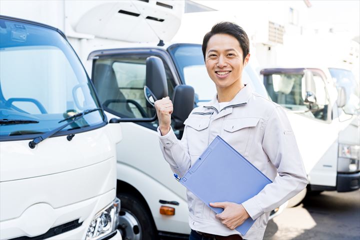 《富士見市》週払いOK・4ｔ車でのスーパーへのチルド商品の配送ドライバー！（Web面接OK・高収入）