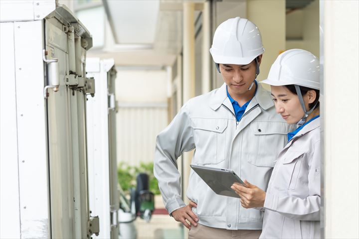 《江東区》週払いOK・1ｔ～10ｔ車での貨物の企業間集配ドライバー！（土日祝休み・高収入）