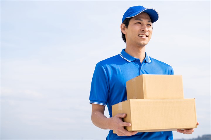 《川口市》週払いOK・4ｔ車でのチルド品のセンター間配送ドライバー！（Web面接OK・日勤）