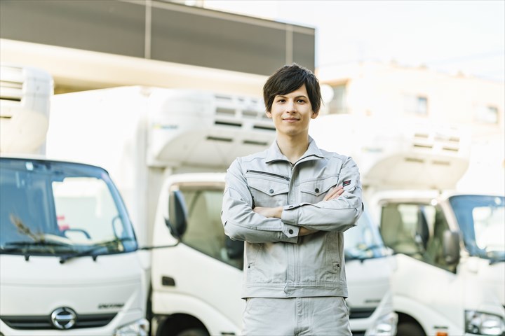 《朝霞市》週払いOK・4ｔ車での常温商品のコンビニ配送ドライバー！（Web面接OK・高収入）