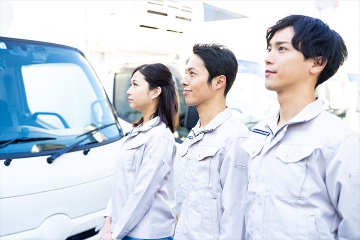 《日野市》週払いOK・3ｔ車でのチルド食品のコンビニルート配送ドライバー！（Web面接OK・高収入）