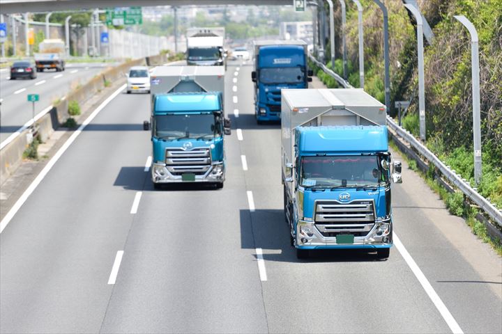 《邑楽郡明和町》週払いOK・3ｔ車での清掃器具・などの店舗や工場への配送ドライバー！（土日休み・夜勤）