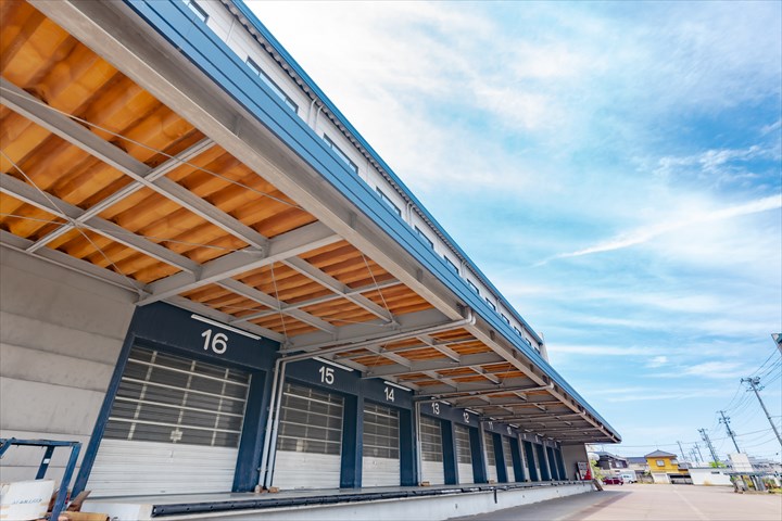 《印西市》週払いOK・2ｔ～大型車でのオークション会場への回送ドライバー！（Web面接OK・運転メイン）