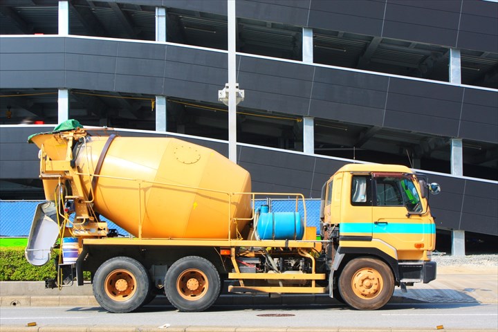 《春日井市》週払いOK・4ｔミキサー車での住宅現場への生コンクリートの配送ドライバー！（Web面接OK・高時給）