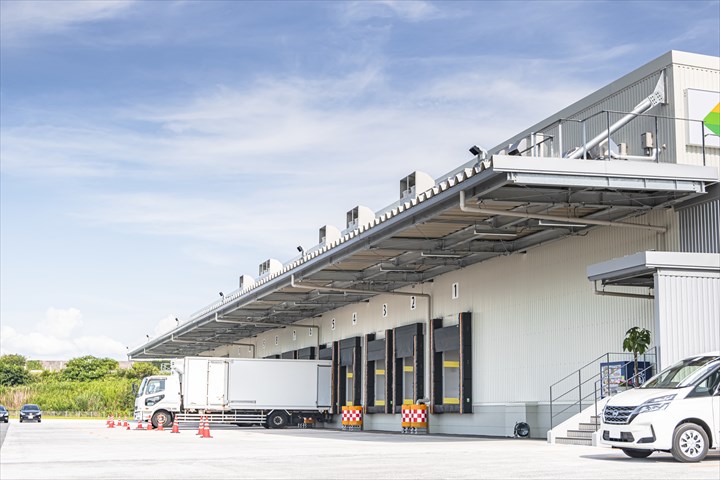 《宇都宮市》週払いOK・大型車でのお菓子の横持ち配送ドライバー！（土日休み・残業ほぼなし）
