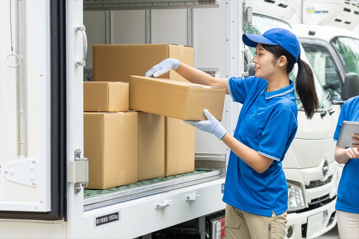 《神戸市西区》週払いOK・3ｔ車での企業や工場などへ一般貨物の配送ドライバー！（土日祝休み・日勤）