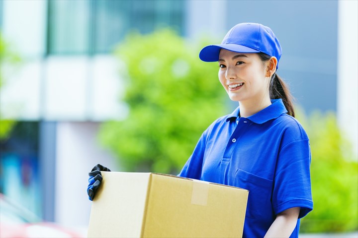 《一宮市》週払いOK・4ｔ車での包装資材及びタイヤの店舗配送ドライバー！（高収入・日勤帯）