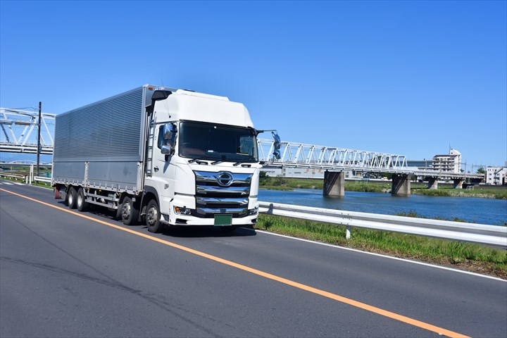 《猿島郡五霞町》週払いOK・大型車での冷蔵、冷凍食品のセンター間配送ドライバー！（土日祝休み・高収入）