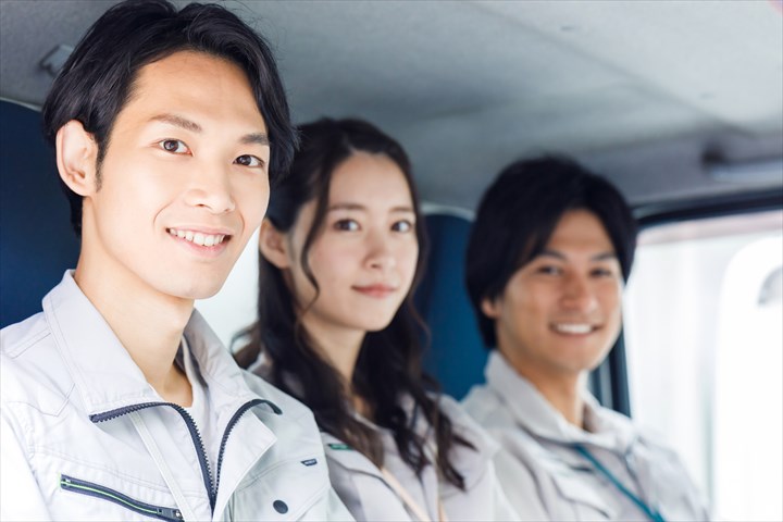 《八尾市》週払いOK・2ｔ車での一般家庭ごみの回収ドライバー！（（Web面接OK・土日休み）