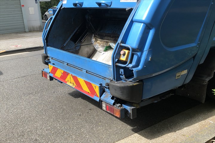 《横浜市緑区》週払いOK・2ｔ車での一般事業系廃棄物の収集ドライバー！（Web面接OK・高時給）