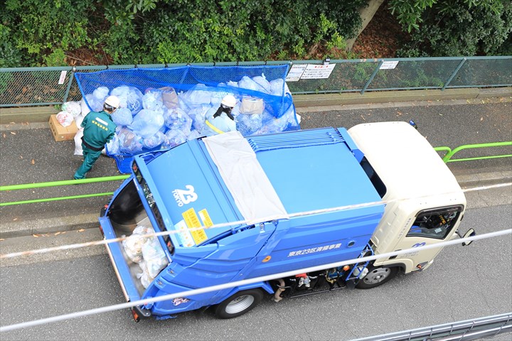 《江東区》週払いOK・2ｔ～4ｔパッカー車での事業系廃棄物の回収ドライバー！（超高収入・土日祝休み）