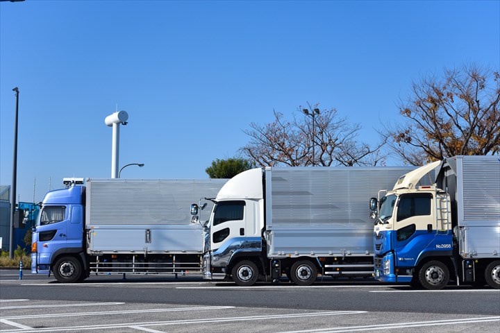 《前橋市》週払いOK・4ｔ増トン車でのドライ品やフローズン品のコンビニ配送ドライバー！（Web面接OK・高収入）