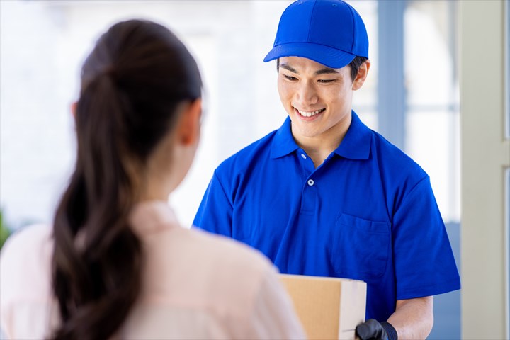 《足立区》週払いOK・2ｔ車での家具家電の個宅配送ドライバー！（Web面接OK・駅チカ）