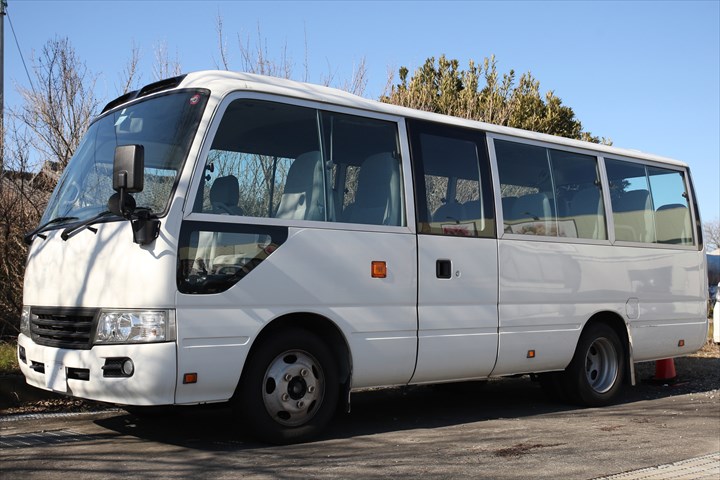 《足柄下郡箱根町》週払いOK・バスでの社員寮とホテル間の送迎ドライバー！（Web面接OK・駅チカ）