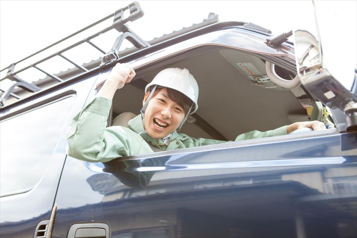 《川口市》週払いOK・1ｔ車でのドラッグストア向け食品の倉庫間配送ドライバー！（短時間4:00～9:30・普通免許OK）