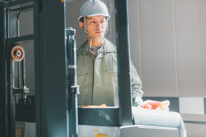 《大阪市西成区》週払いOK・リーチフォークを使用した食品などの入出荷スタッフ！（曜日固定休み・1ヶ月のみの短期・駅チカ）