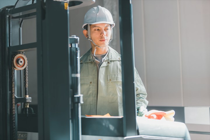 《碧南市》週払いOK・フォークリフトでの自動車部品の入出庫作業スタッフ！（土日休み・高時給）