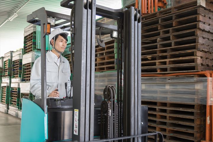 《仙台市青葉区》週払いOK・フォークリフトでのレンタル足場材の入出庫作業スタッフ！（高時給・日曜休み）