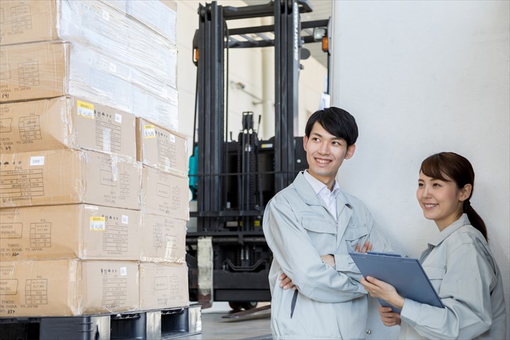 《泉南市》週払いOK・カウンターフォークを使用した航空貨物の入出荷作業スタッフ！（高時給・週休2日）