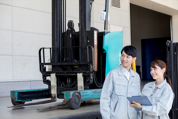 《堺市西区》週払いOK・大型車での家庭用雑貨のセンター間配送ドライバー！（Web面接OK・週休2日）