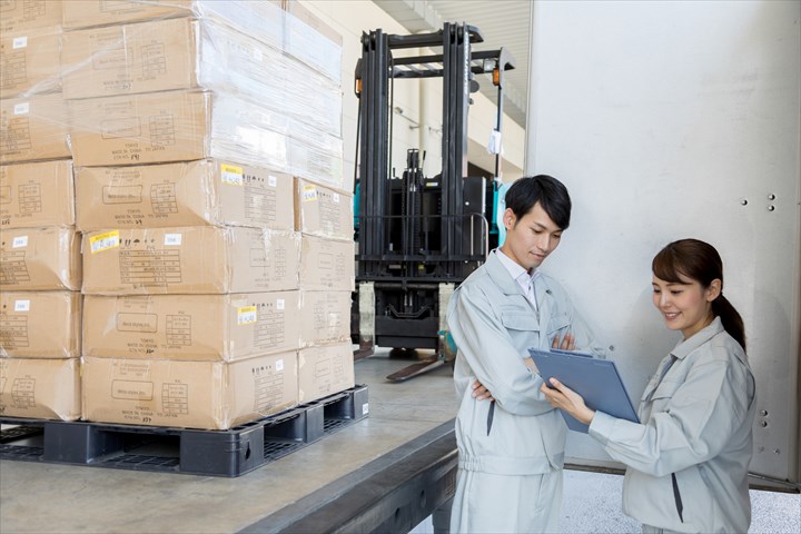 《岡山市北区》週払いOK・倉庫内にてフォークリフトを使用した一般貨物の入出庫作業スタッフ！（土日祝・シニア活躍中）