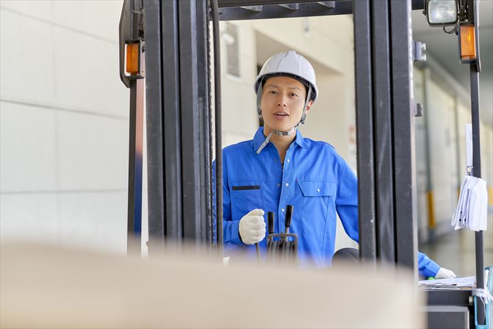 《朝霞市》週払いOK・リーチフォークでの食品の入出庫作業スタッフ！（週休2日・未経験相談OK）