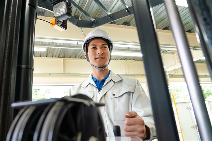 《八潮市》週払いOK・リーチフォークでの食品の入出庫作業スタッフ！（高時給・日勤）