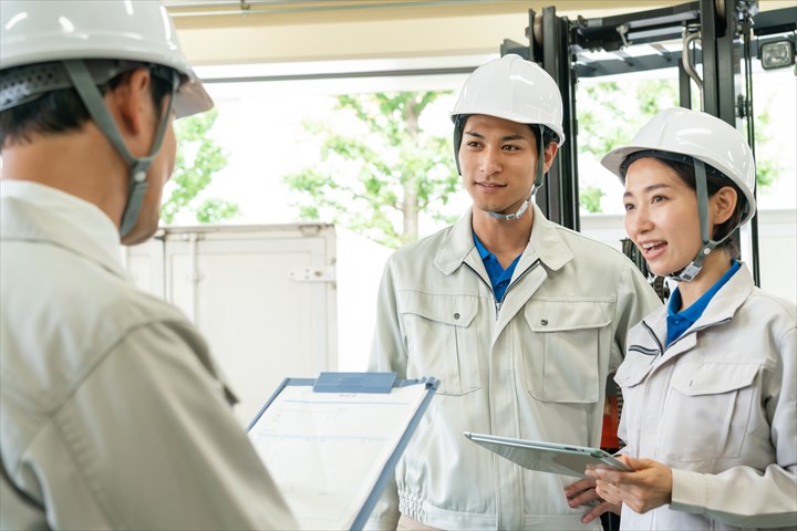 《甲賀市》週払いOK・カウンターフォークを使用した包装材の入出庫作業スタッフ！（土日祝休み・高時給）