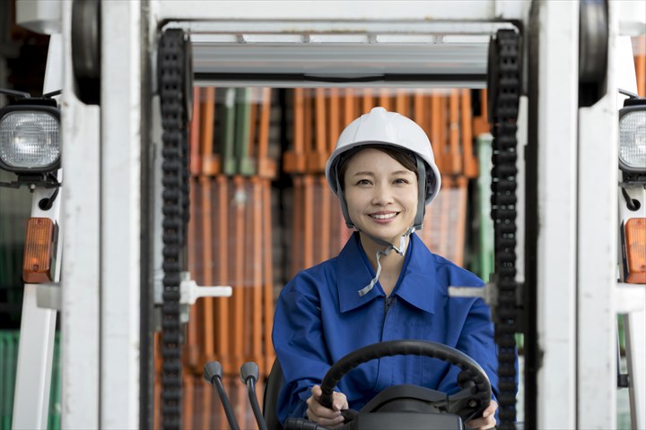 《八幡市》週払いOK・カウンターフォークでのレンタル建機や重機の入出庫作業スタッフ！（高時給・土日祝休み）