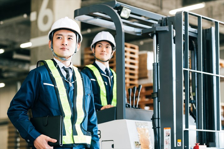 《柏市》週払いOK・リーチフォークを使用した業務用ポリ袋のピッキング作業スタッフ！（Web面接OK・土日祝休み）