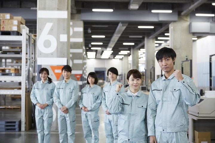 《焼津市》週払いOK・倉庫内でのCD等のメディア商品の仕分け作業スタッフ！（未経験歓迎・土日祝休み）