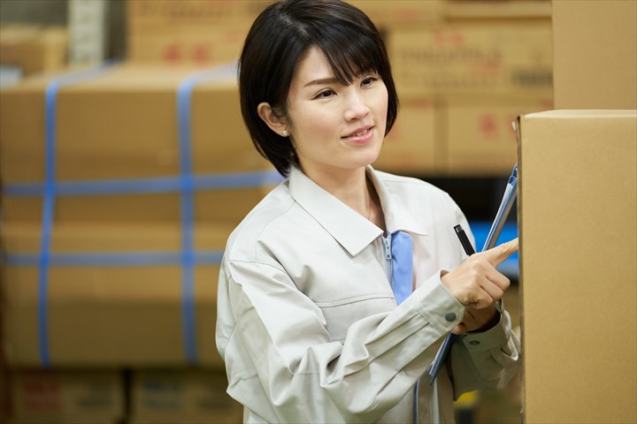 《京都市南区》週払いOK・整備工場内での部品の出庫や仕分け作業スタッフ！（Web面接OK・未経験OK）