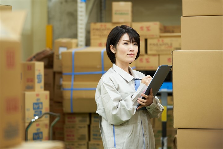 《高槻市》週払いOK・倉庫内での食品類のピッキング作業スタッフ！（未経験歓迎・短時間18:00～22:00）