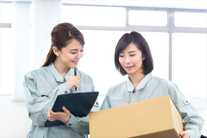 《交野市》週払いOK・スーパーの物流倉庫内での仕分け作業スタッフ！（Web面接OK・週休2日）