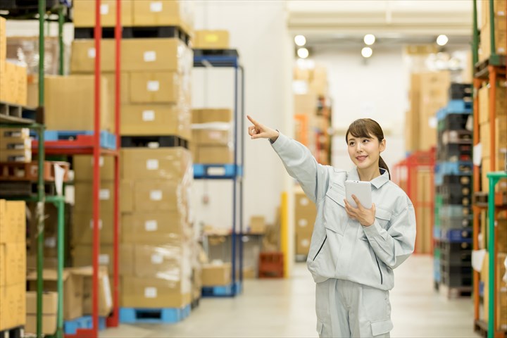 《久世郡久御山町》週払いOK・冷蔵倉庫内でのチルド食品のピッキングや仕分け作業スタッフ！（Web面接OK・週休2日）